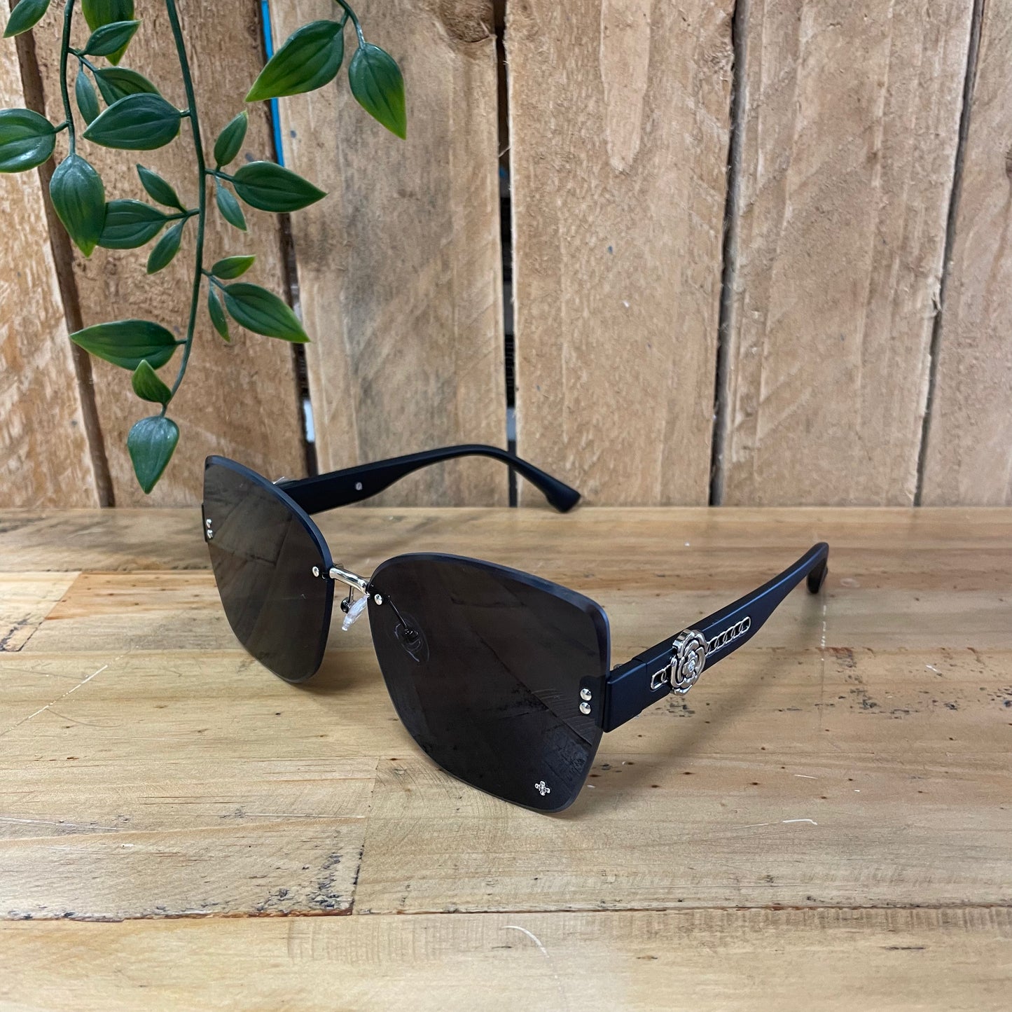 Flower Motif Sunglasses