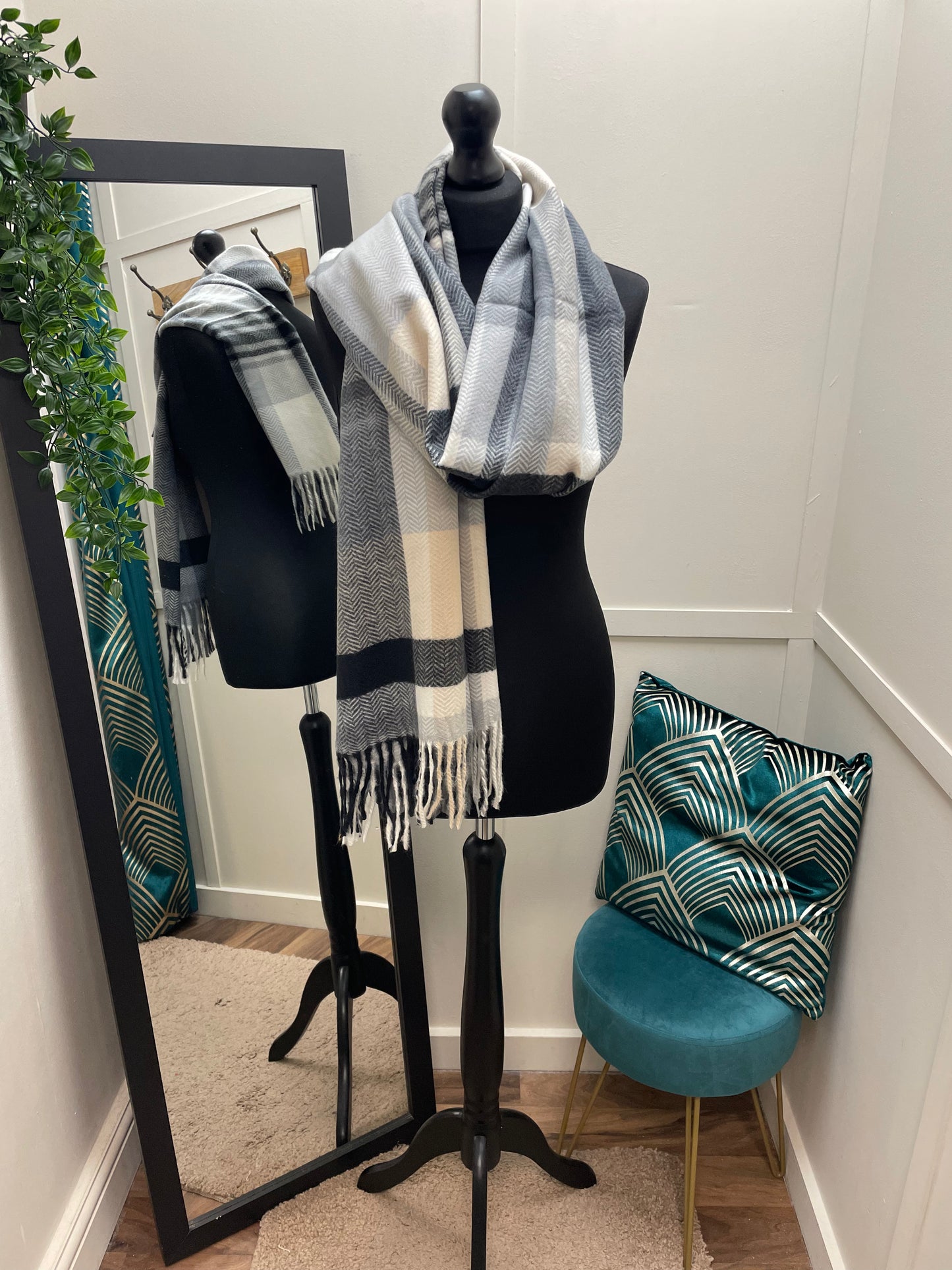 Zig-Zag Check Print Scarf