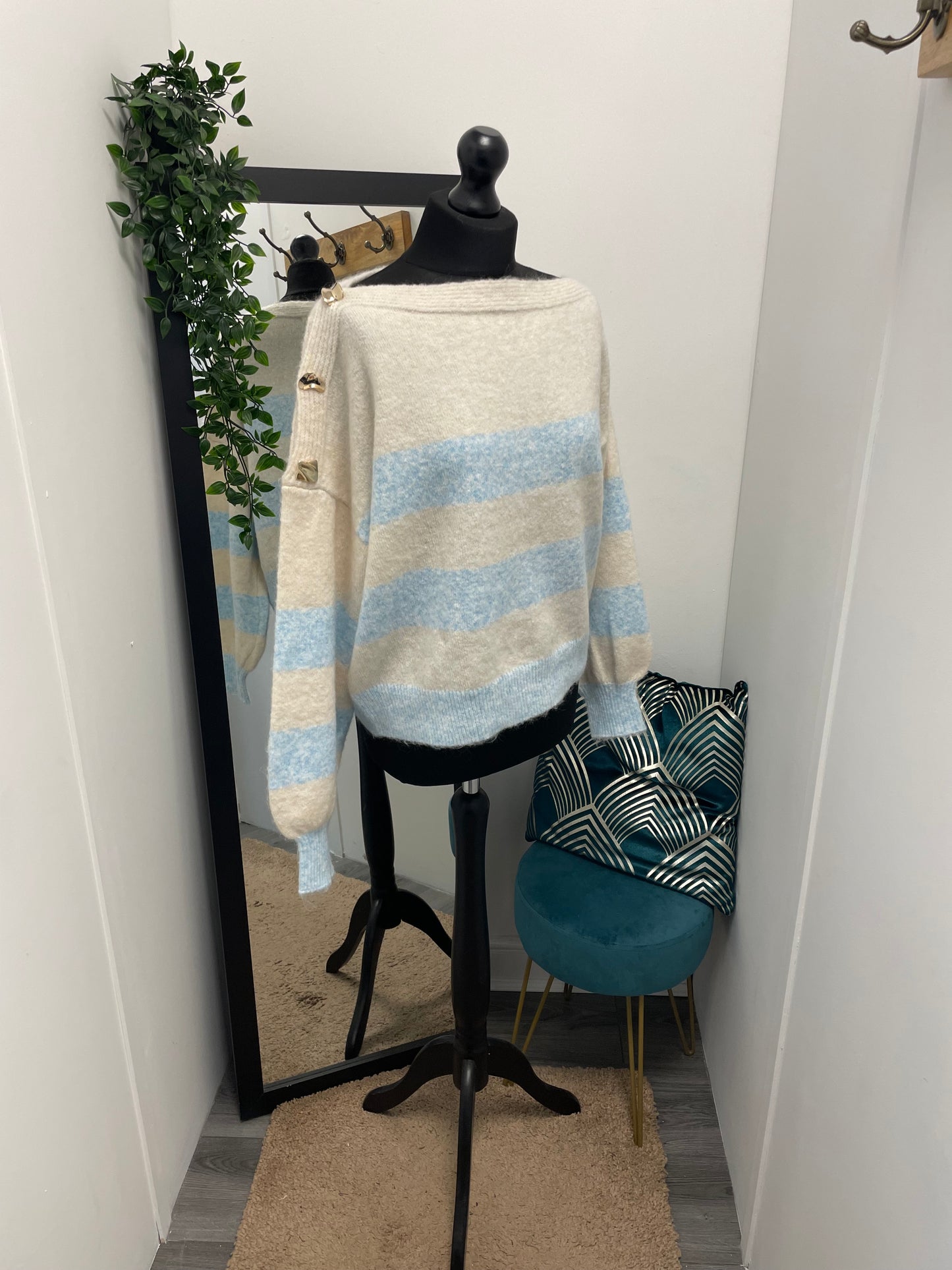 Shoulder Buttoned Knits