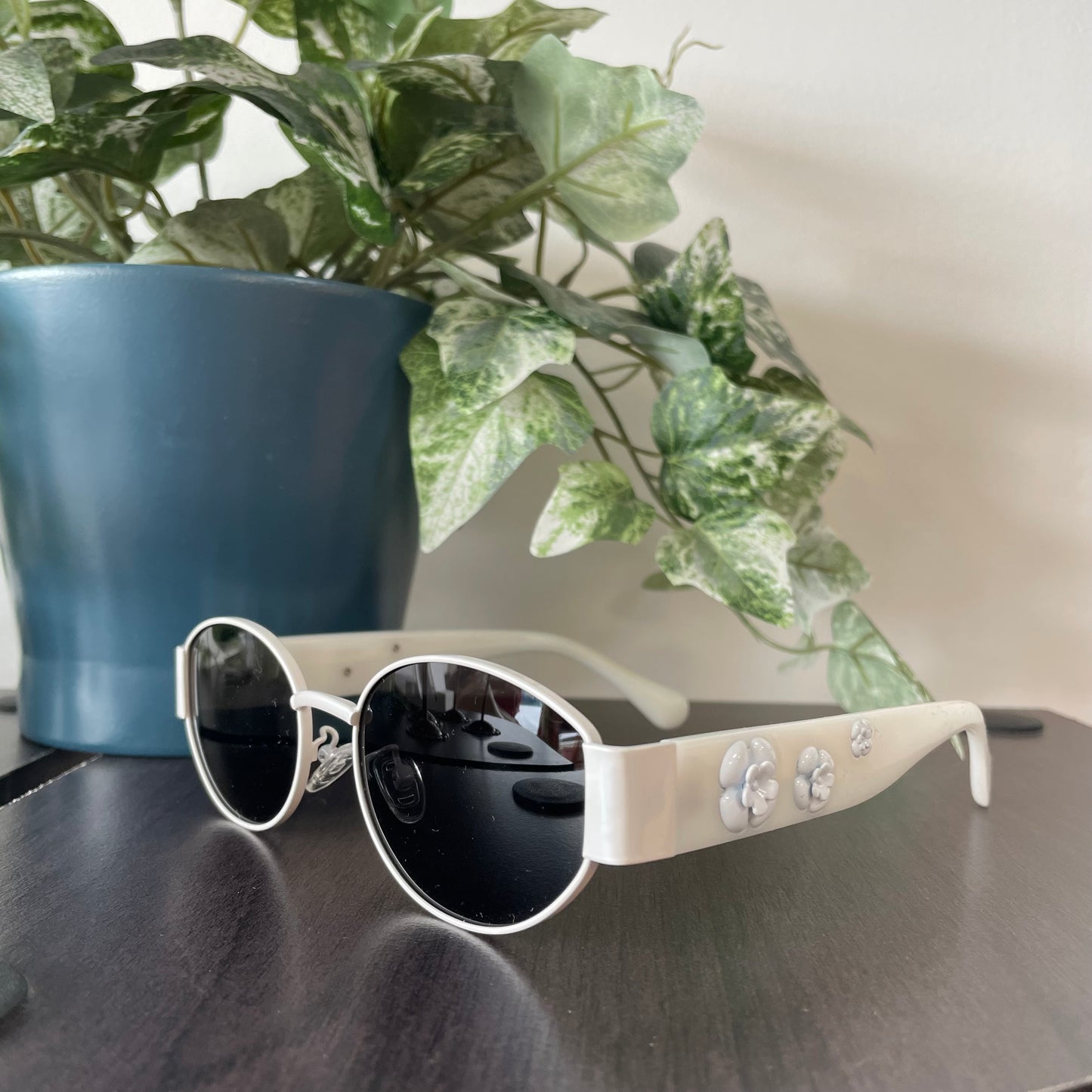 Flower Motif Sunglasses